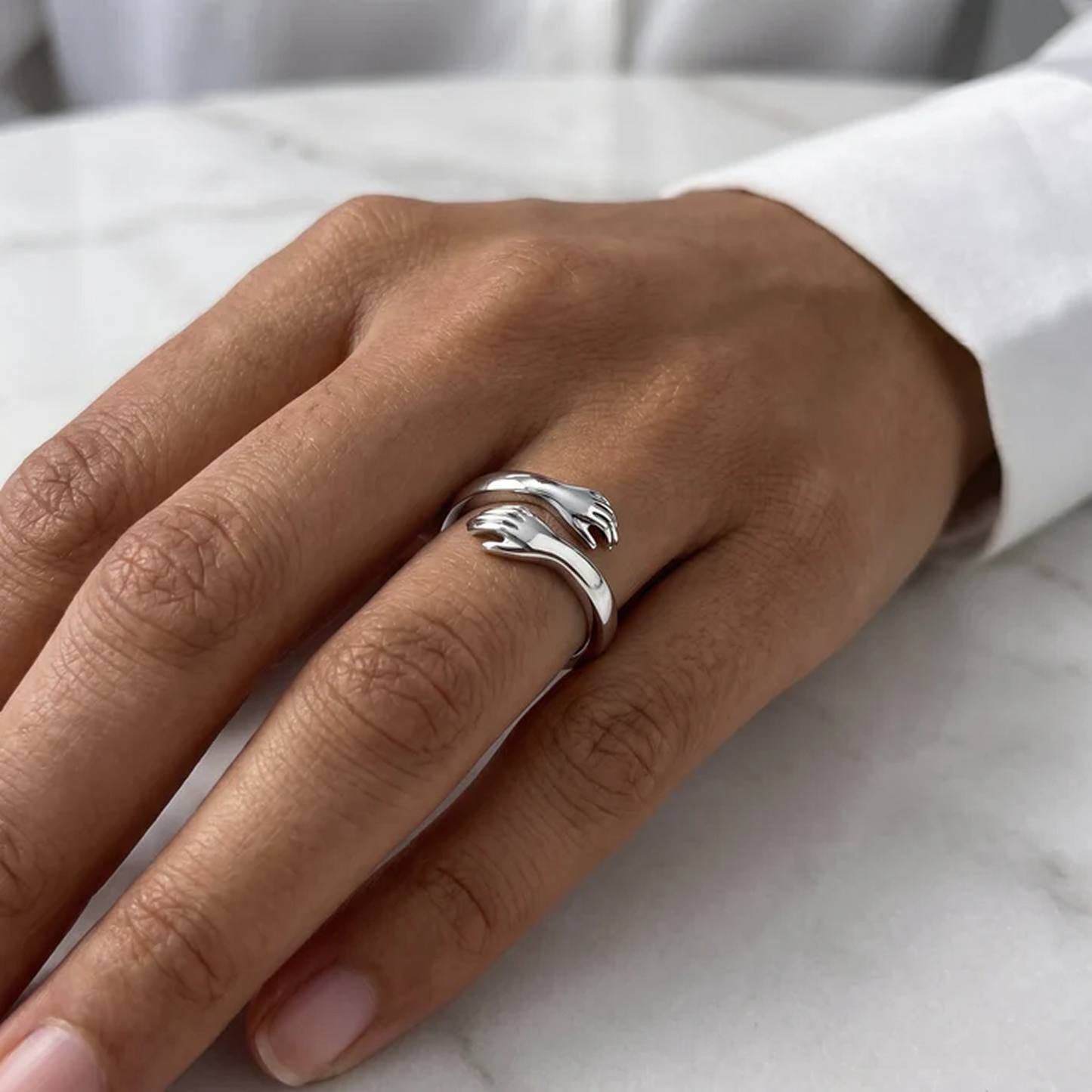 Nivora Hug Ring